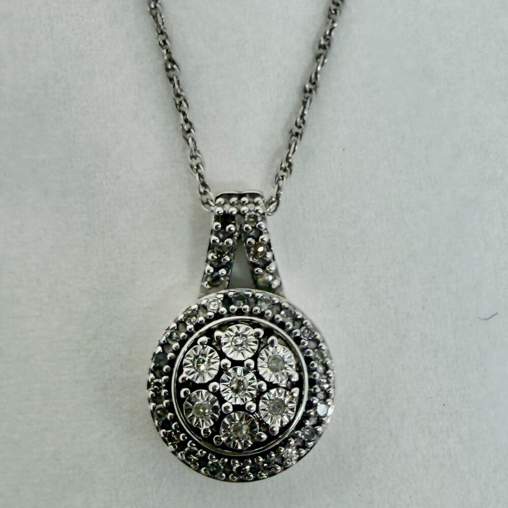 Kay Jewelers Sterling Silver CZ Cluster Necklace | Round Pavé Pendant | 18” Chai